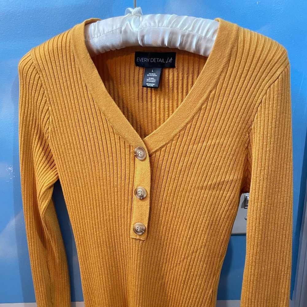 Musterd color dress. Size L